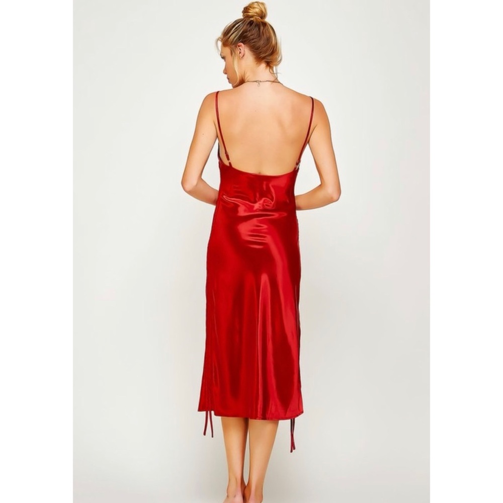 Red adjustable satin dress ❤️🩹 - Picture 4 of 5